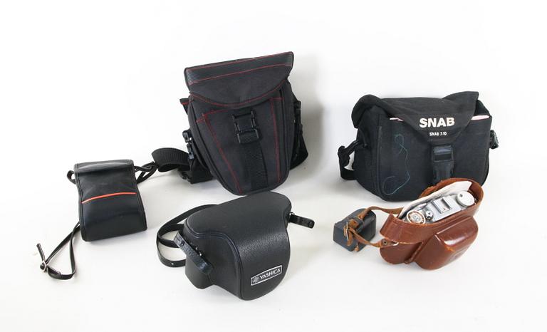 DIV KAMEROR, 5 delar med väskor.