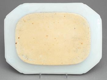 STEKFAT, 2 st, Kina, kompaniporslin, Qingdynastin, Qianlong (1736-1795).