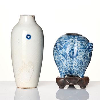 A miniature tripod, a miniature vase and a small tea pot, Qing dynasty, 18/19th century.