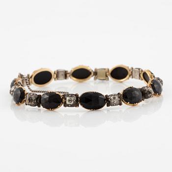A necklace/bracelet combination 18K gold and silver set with onyx and rose-cut diamonds, 19th century.