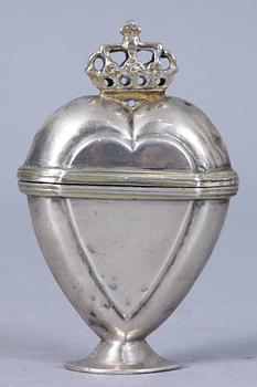 LUKTDOSA, silver, bär stämplar CS möjligen Carl Christian Silow, Malmö, 1887-1825. 38 gram.