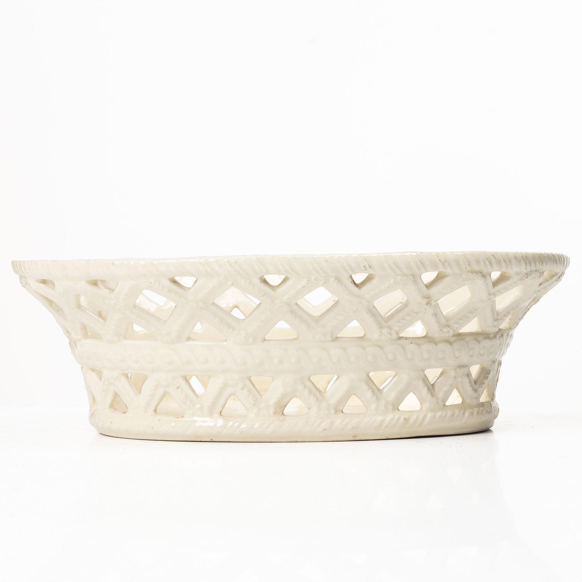 Pierced bowl, faience, 18th century.