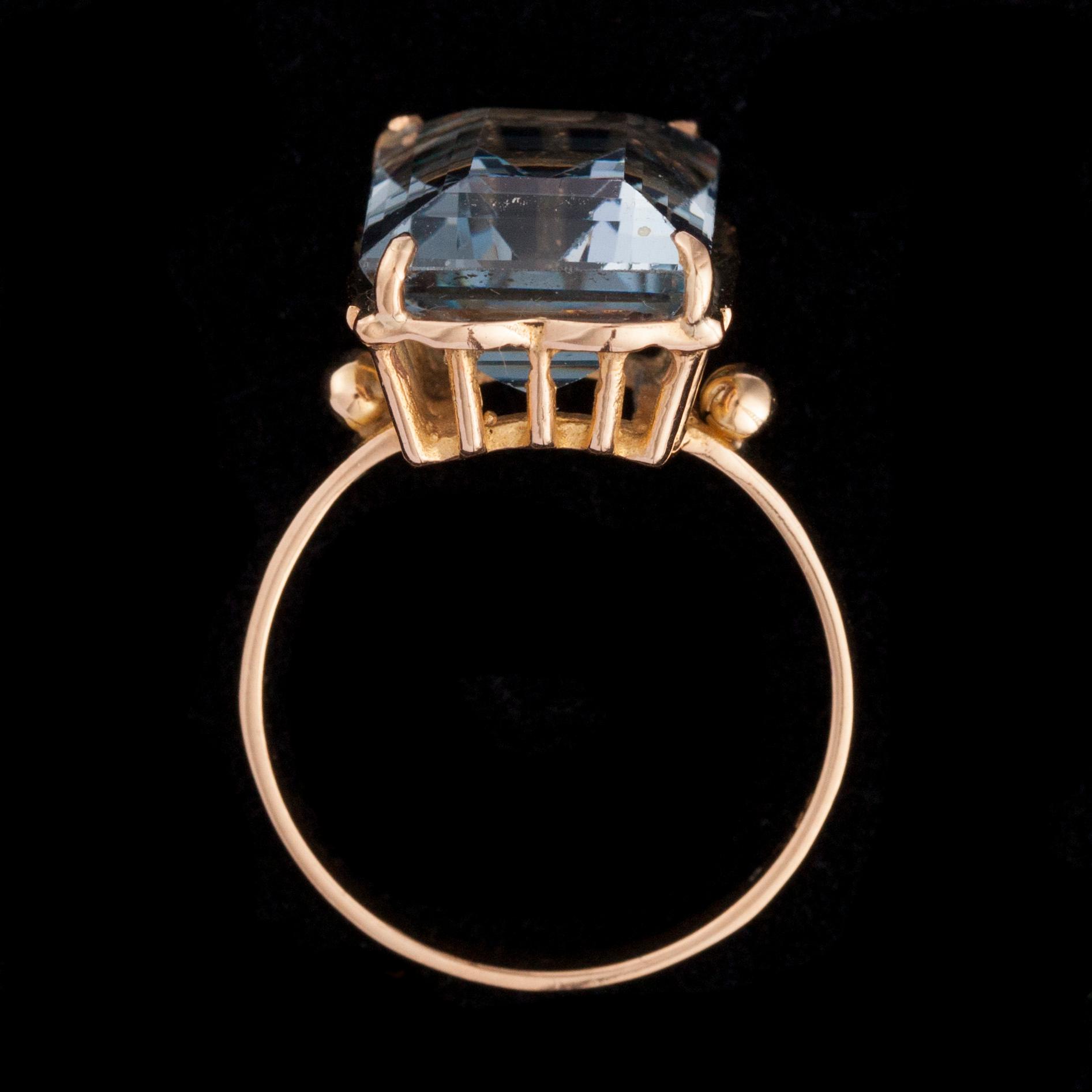 RING, guld 18K med syntetisk spinell. Vikt 6,1 g.