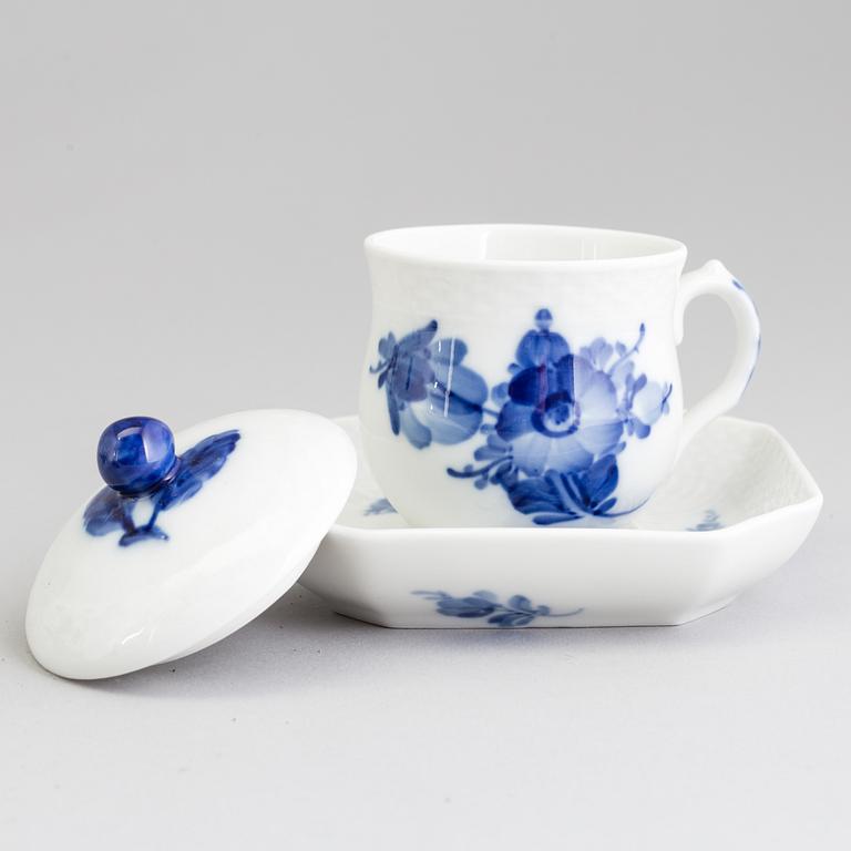 13 porcelian lidded cups and saucers, Royal Copenhagen.