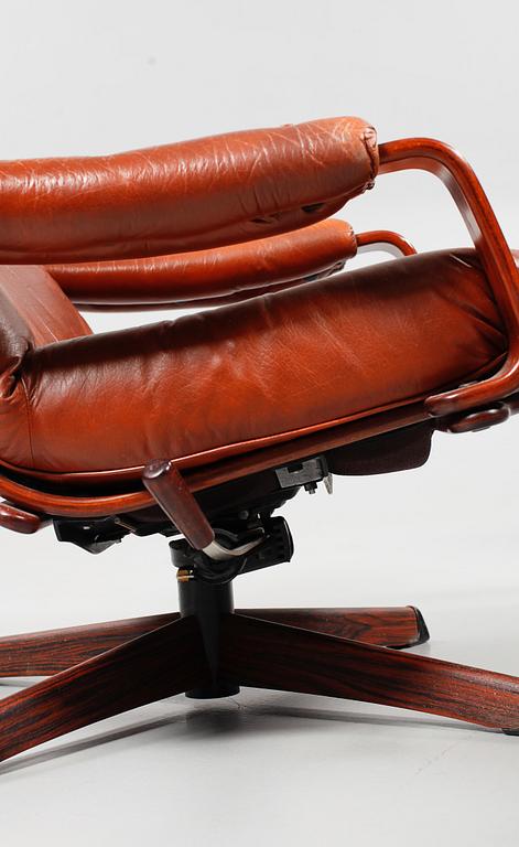 FÅTÖLJER, ett par, samt FOTPALL, "Gondol", G-Design för Göte-Möbler i Nässjö AB, Nässjö, 1970-tal.