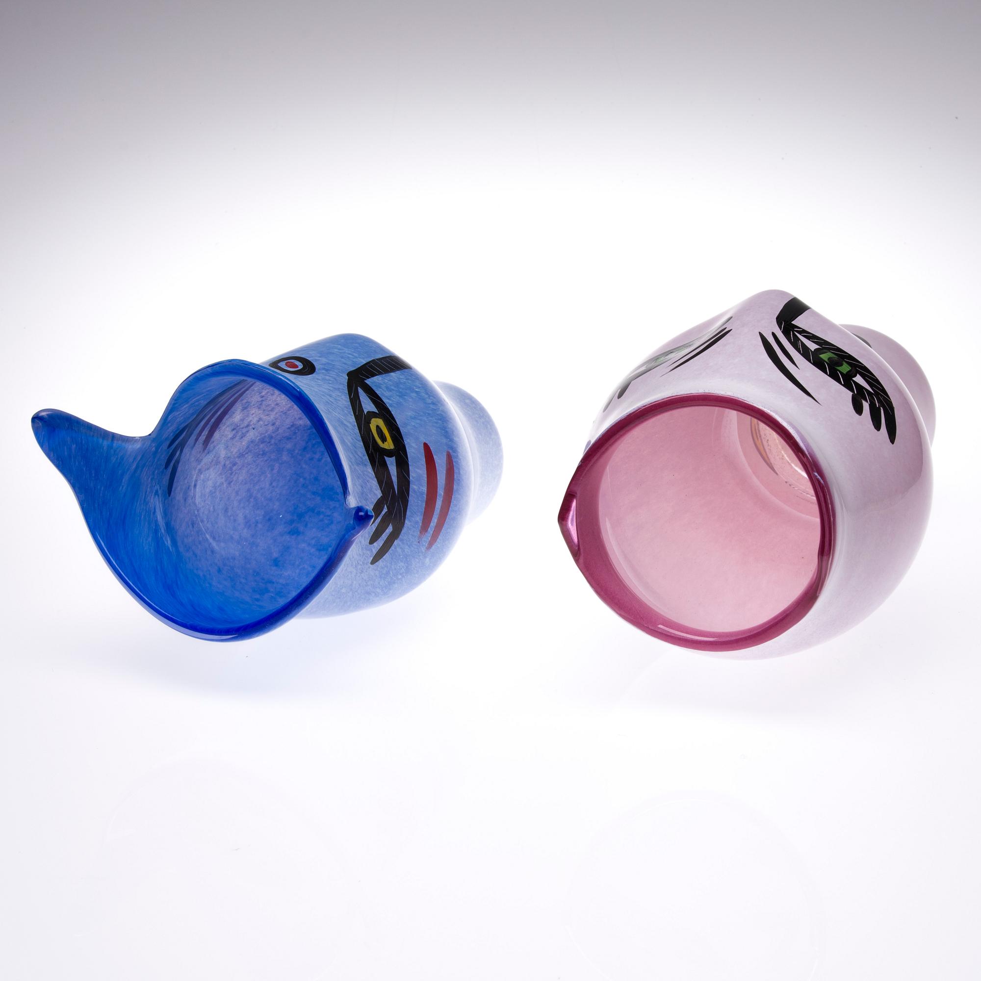 VASER, 2 st, "Open Minds", glas, signerade Ulrica Hydman-Vallien, Artist Collection.