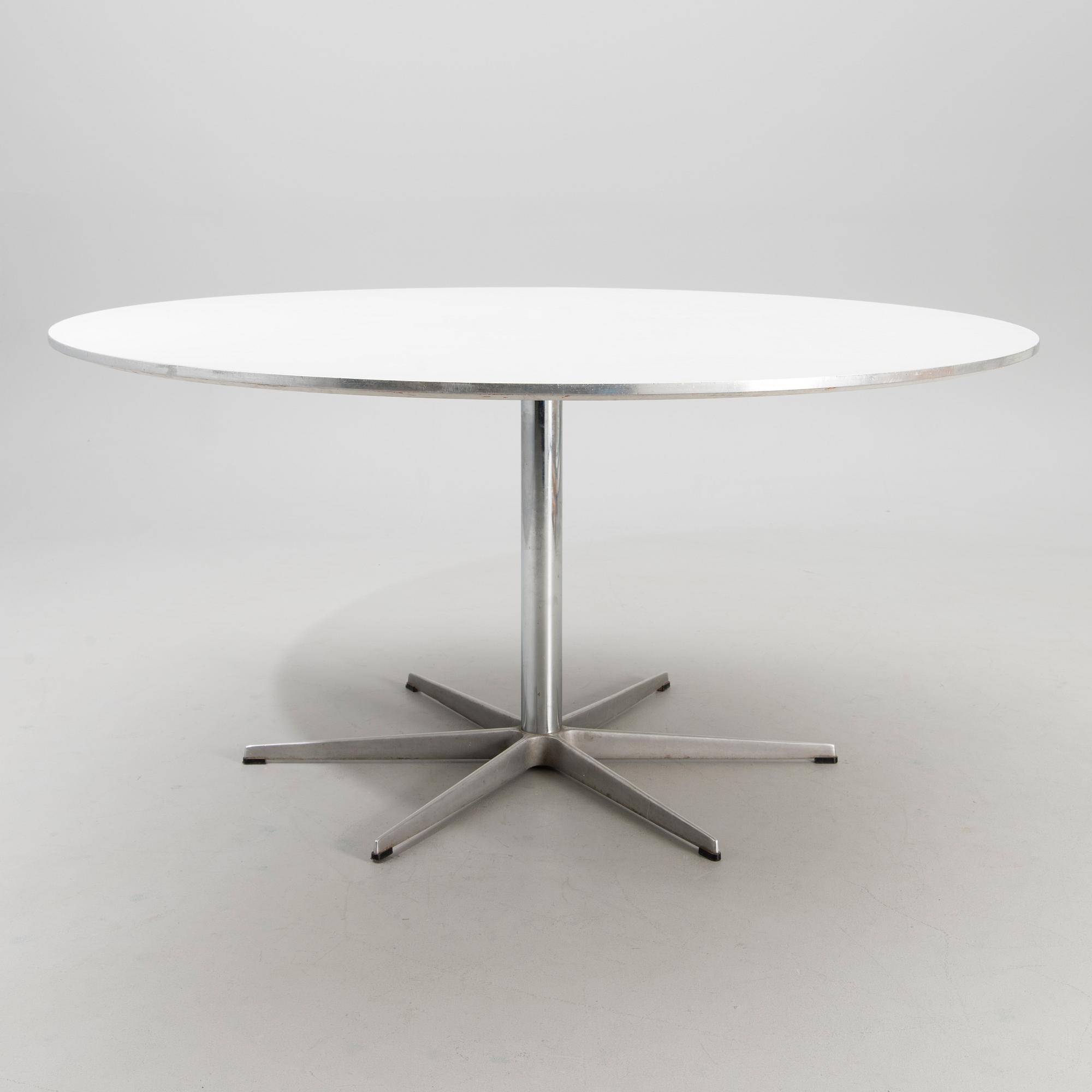 dinner table A826 for Fritz Hansen, 1983.
