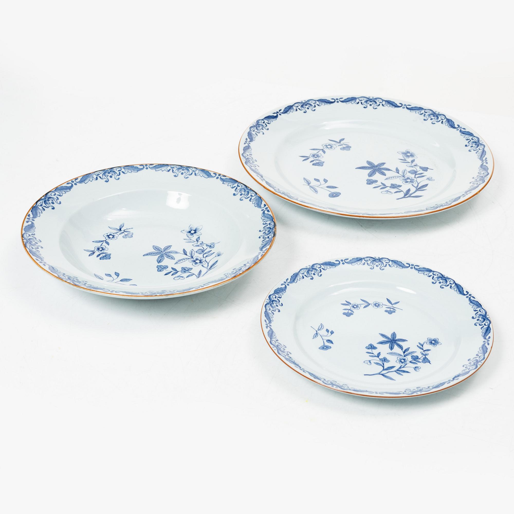 Matservis, 75 delar, "Ostindia", Rörstrand, samt en kinesisk tallrik, exportporslin, mönsterförlaga till "Ostindia".