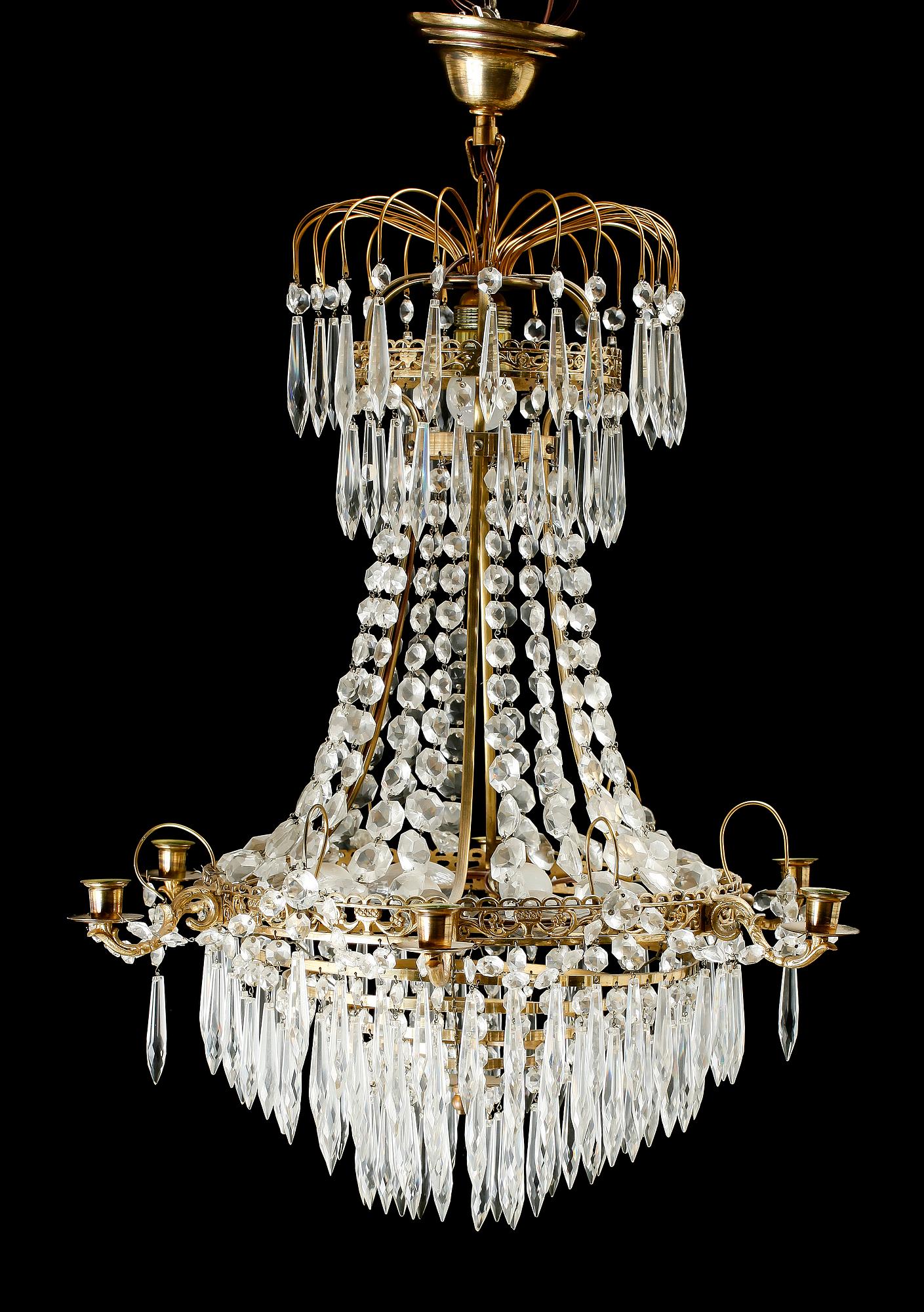 KRISTALLKRONA, empirestil, 1900-talets mitt. Höjd 65 cm.