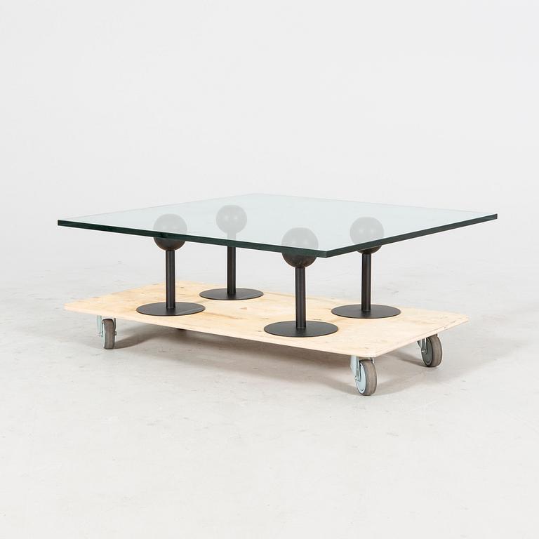 Philippe Starck, soffbord "Pepper Young" för Dis 1980-tal.
