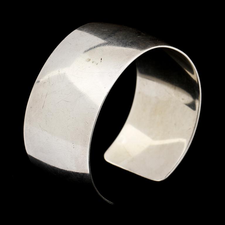 ARMBAND samt RING, silver, NE From, Danmark  resp Sven-Erik Högberg, Göteborg, 1996. Tot vikt 61 g.