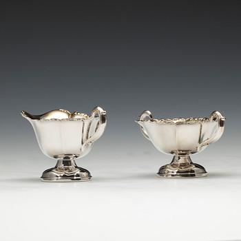 SOCKERSKÅL och GRÄDDSNÄCKA, silver, Kuopio, Finland 1986. Vikt 180 g.
