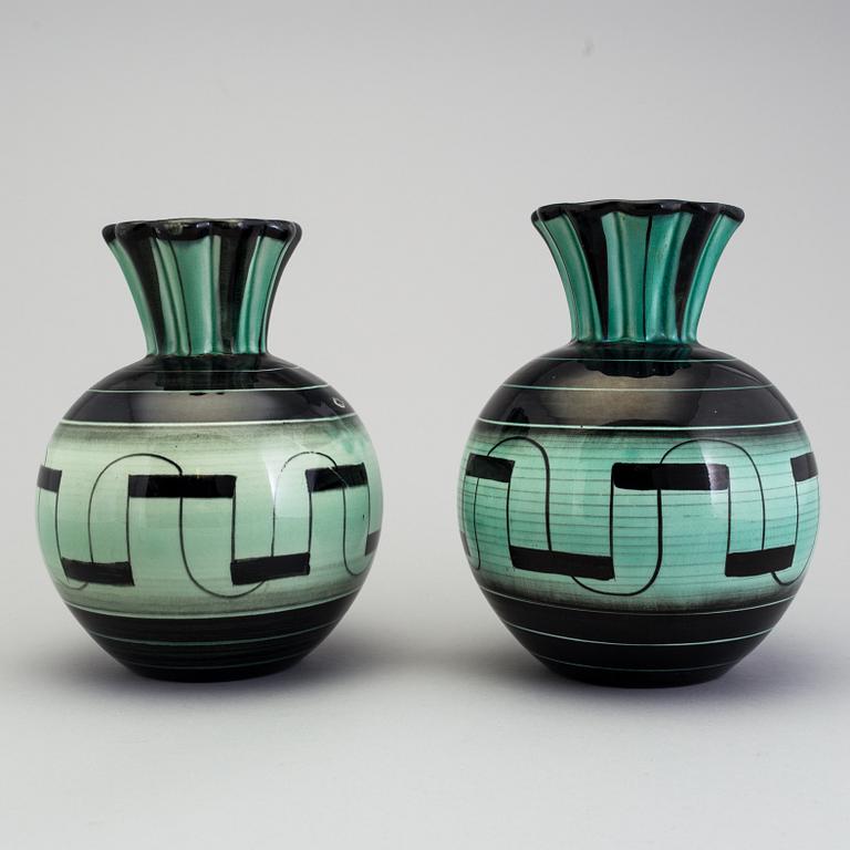 ILSE CLAESSON, vaser ett par ur "Serie V", flintgods. Rörstrand 1930-tal.