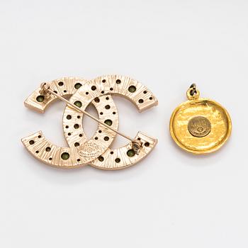 Chanel, brosch och hänge.