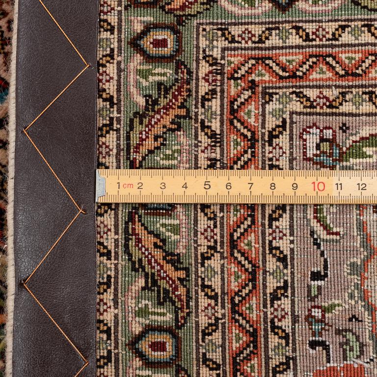 Carpet, Tabriz, approx. 300 x 200 cm.