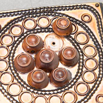 ANITA WANGEL, VÄGGRELIEF, bl a  glaspärlor på kopparplåt, signerad och daterad 1989.