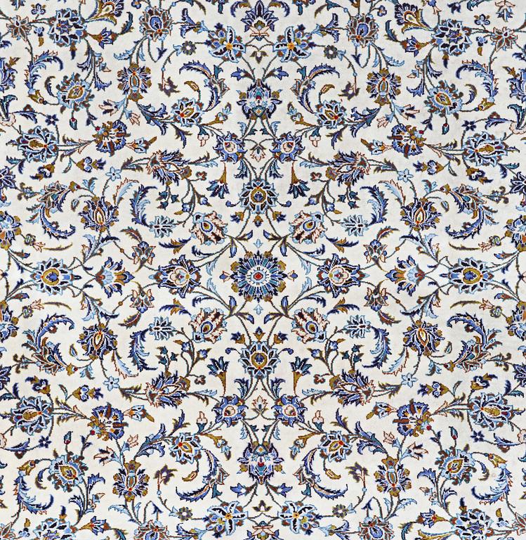A carpet, Kashan 416 x 303 cm.