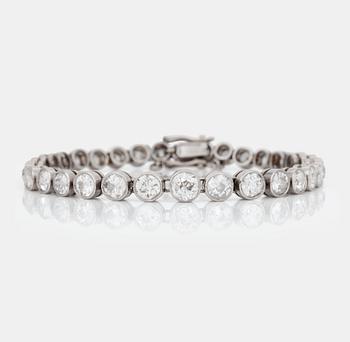 477. A graduated old-cut diamond line bracelet. Total carat weight of diamonds circa 9.00 cts.