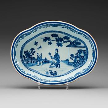 595. A bluue and white jardinière, Qing dynasty, 18th century.