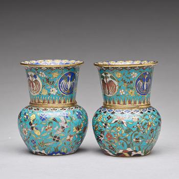 A pair of cloisonné tea cups with hotwater liners, Qing dynasty, 19th Century.