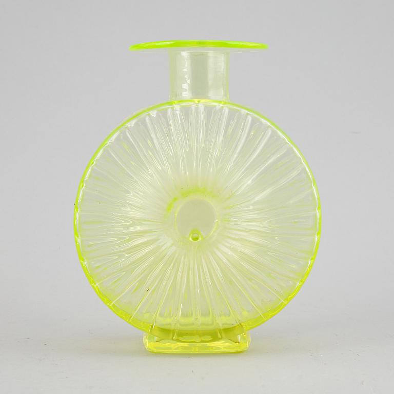 HELENA TYNELL, a sun glass bottle for Riihimäen Lasi Oy. In production 1964-1974.