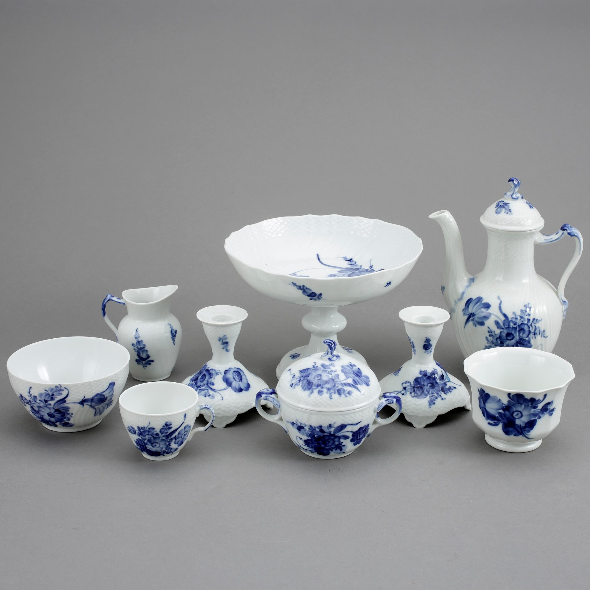 SERVISPORSLIN, 51 delar, porslin, " Blå Blomst", Royal Copenhagen.