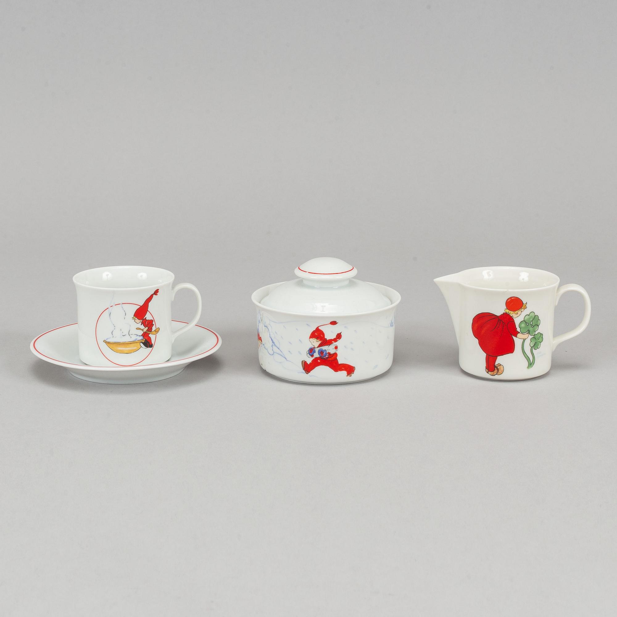 Aina Stenberg, a 46 part porcelain service, 'Tomtejul', Rörstrand.