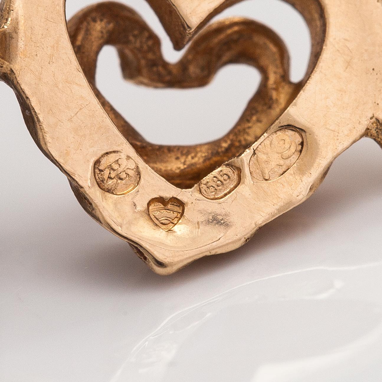 Tony Granholm, A 14K gold bracelet "Heart of the house". Kalevala koru, Helsinki 2002.