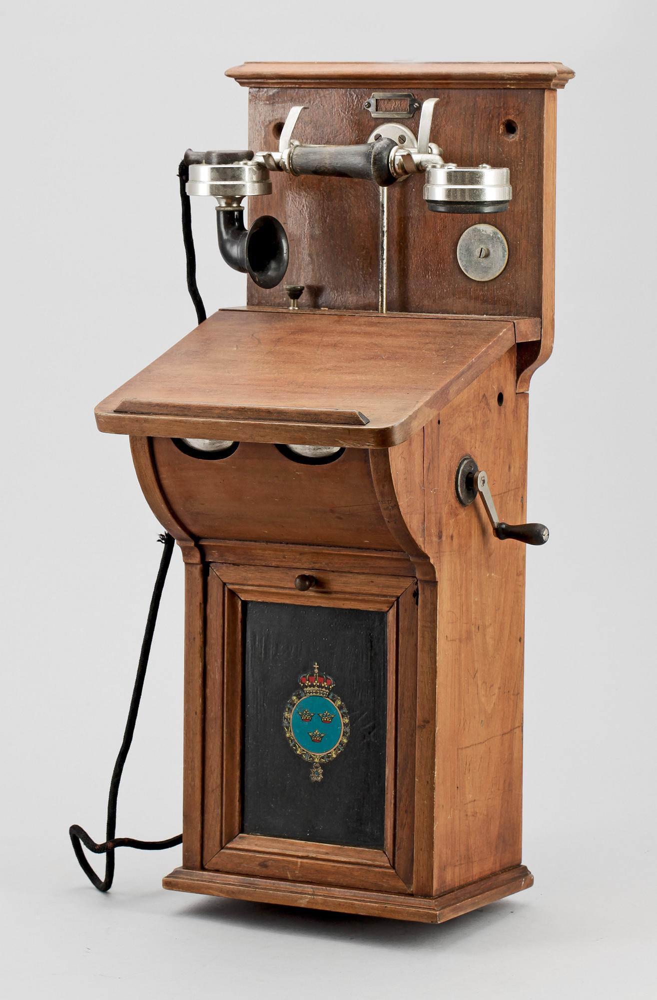 VÄGGTELEFON, tidigt 1900-tal.