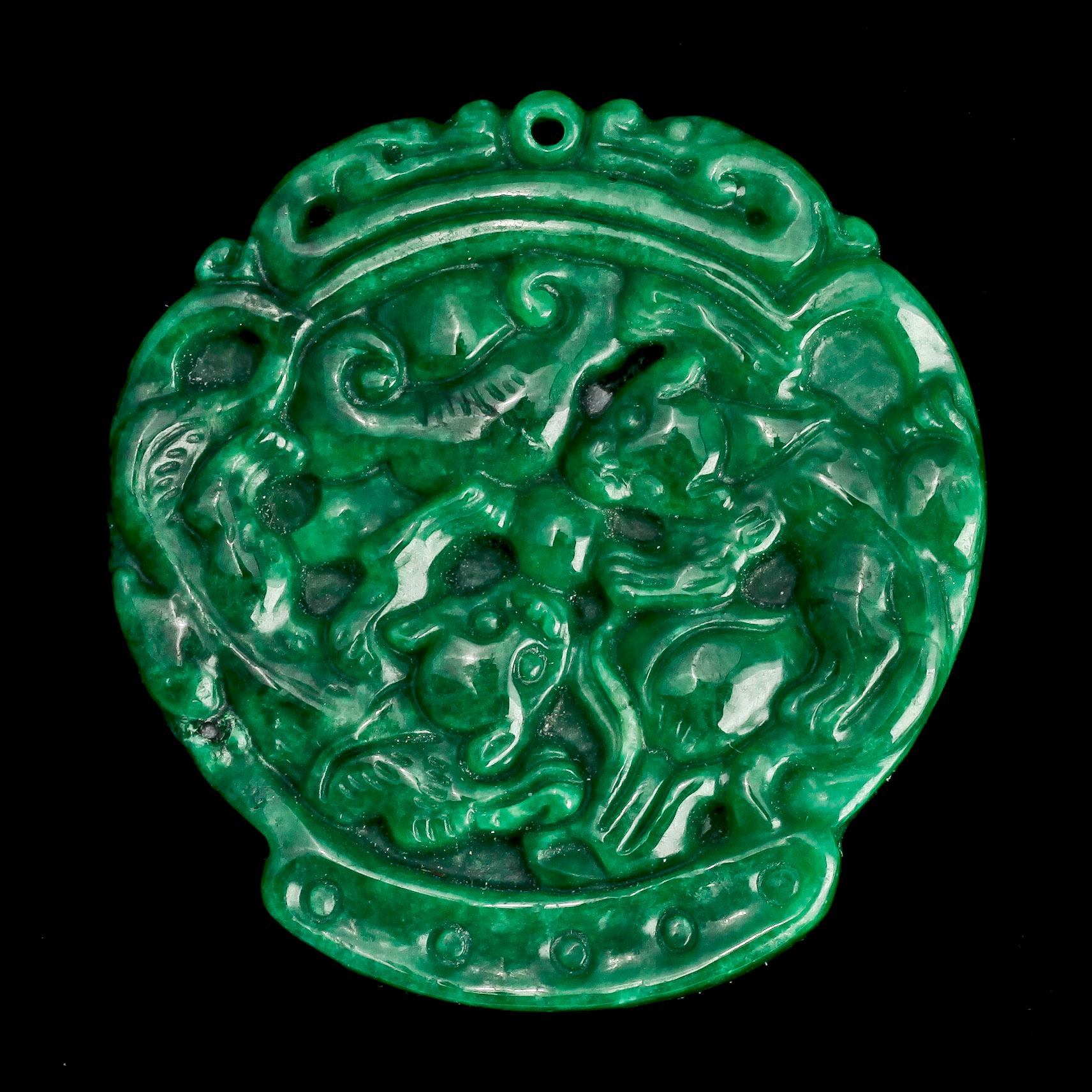 AMULETT, grön sten. Kina 1900-tal.