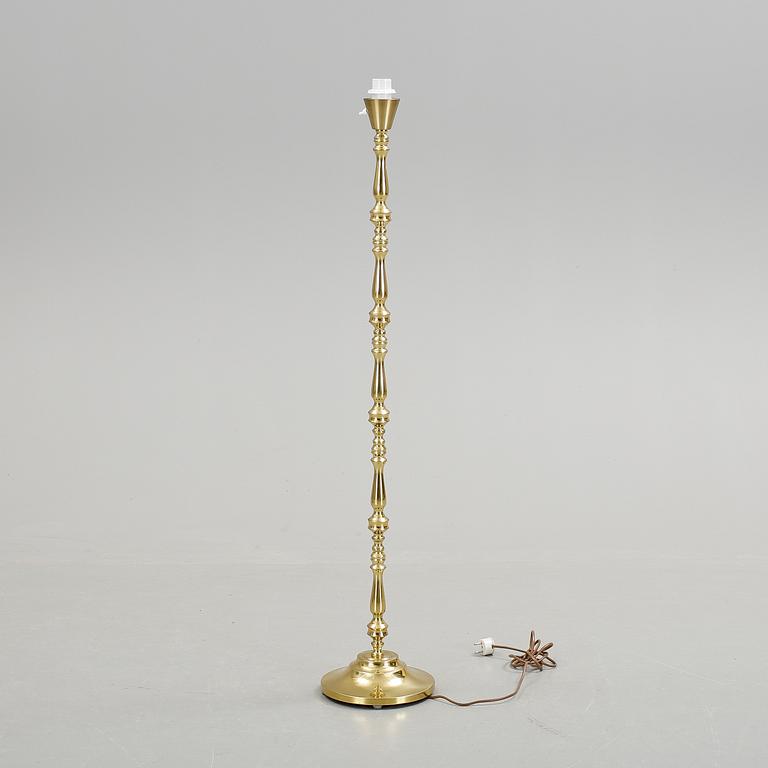 GOLVLAMPA, mässing, 1900-talets andra hälft.