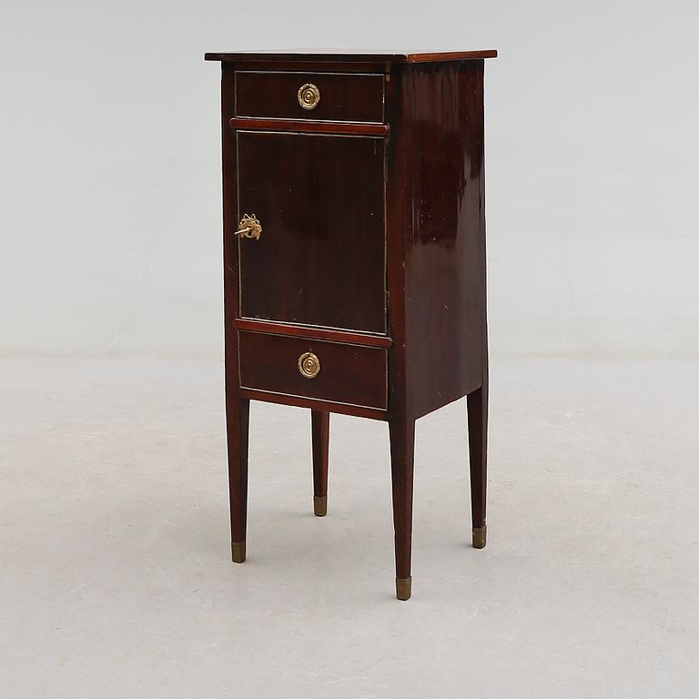 POTTSKÅP, sengustaviansk stil, 1800-talets andra hälft.