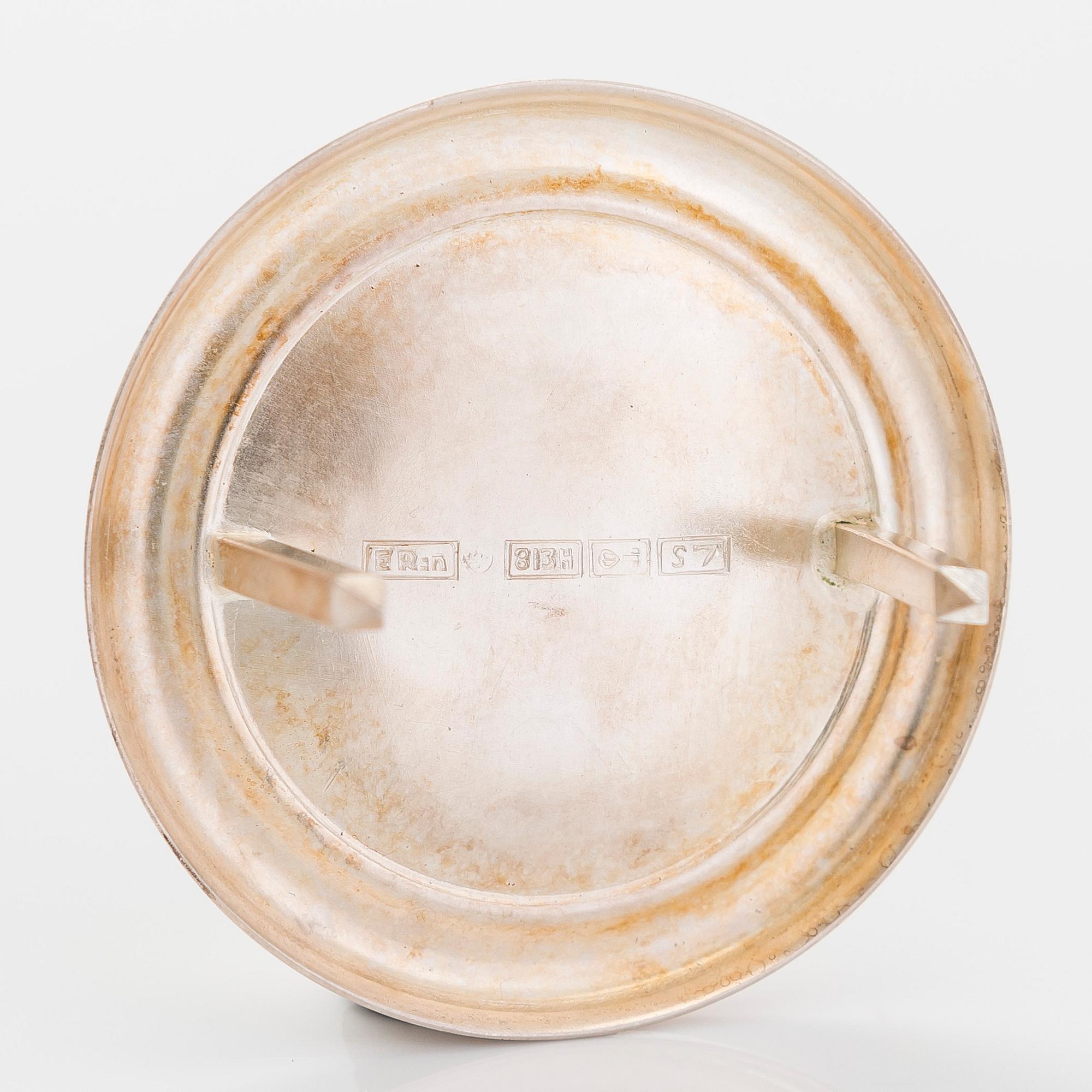 Serveringsbestick, 3 st, silver, Holland 1883-1975, och ostknappar, silver, Finland 1971.