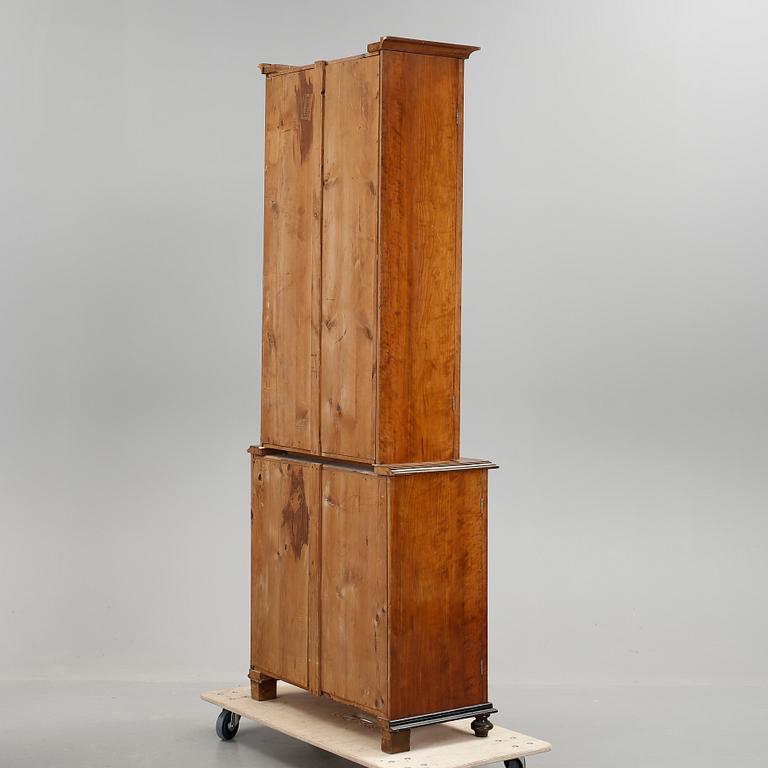 BOKSKÅP, 1800-talets andra hälft.