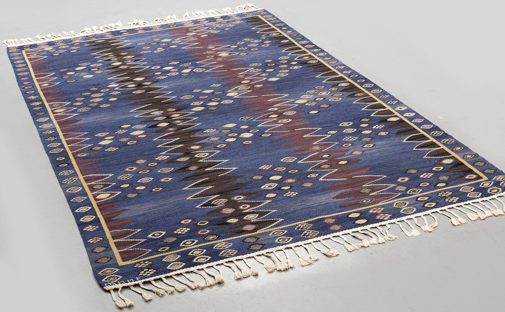 Barbro Nilsson, matto, "Snäckorna", flat weave, ca 312-313,5 x 200-204,5 cm, signed AB MMF BN.