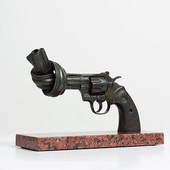 Carl Fredrik Reuterswärd, "Non-Violence".