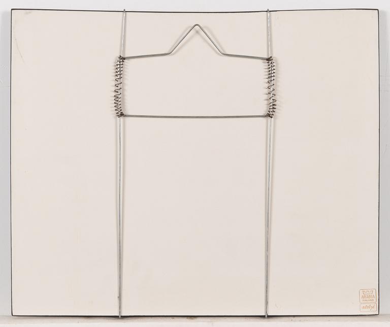 Heljä Liukko-Sundström, väggplattor, 4 st, signerade Heljä Liukko-Sundström, Arabia 1982 och 1983.