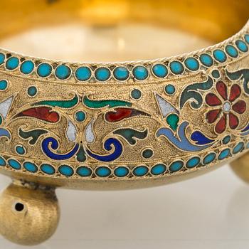 Saltkar, cloisonné-emalj, förgyllt silver, Moskva 1896. Oidentifierad mästare.