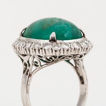 RING, 18K white gold with an emerald cabochon approx. 15 cts, and 22 diamonds approx. 1.10 cts.