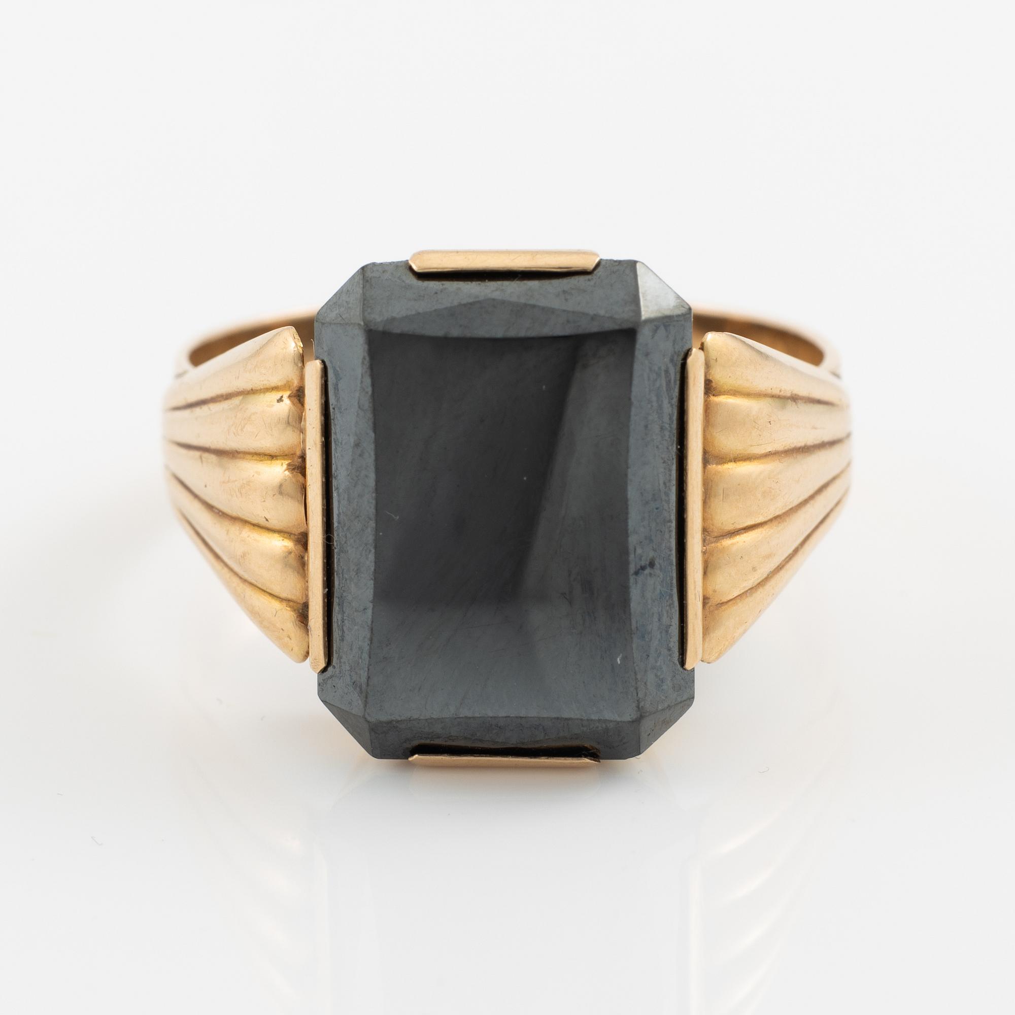 Claw ring, 14K gold with hematite.