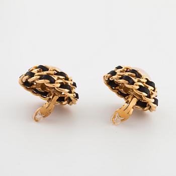 CHANEL, a pair of earrings.