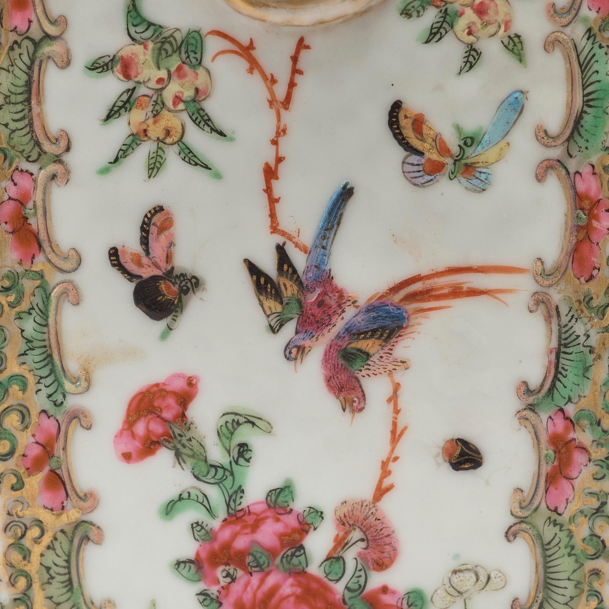 A pair of Canton famille rose vases, Qing dynasty, 19th Century.