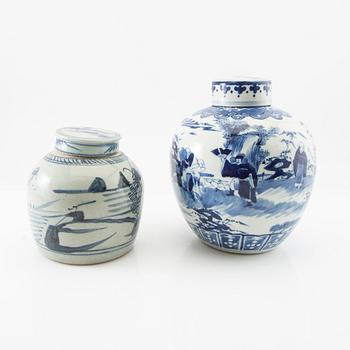 Bojaner 2 pcs China 18th/19th century porcelain.