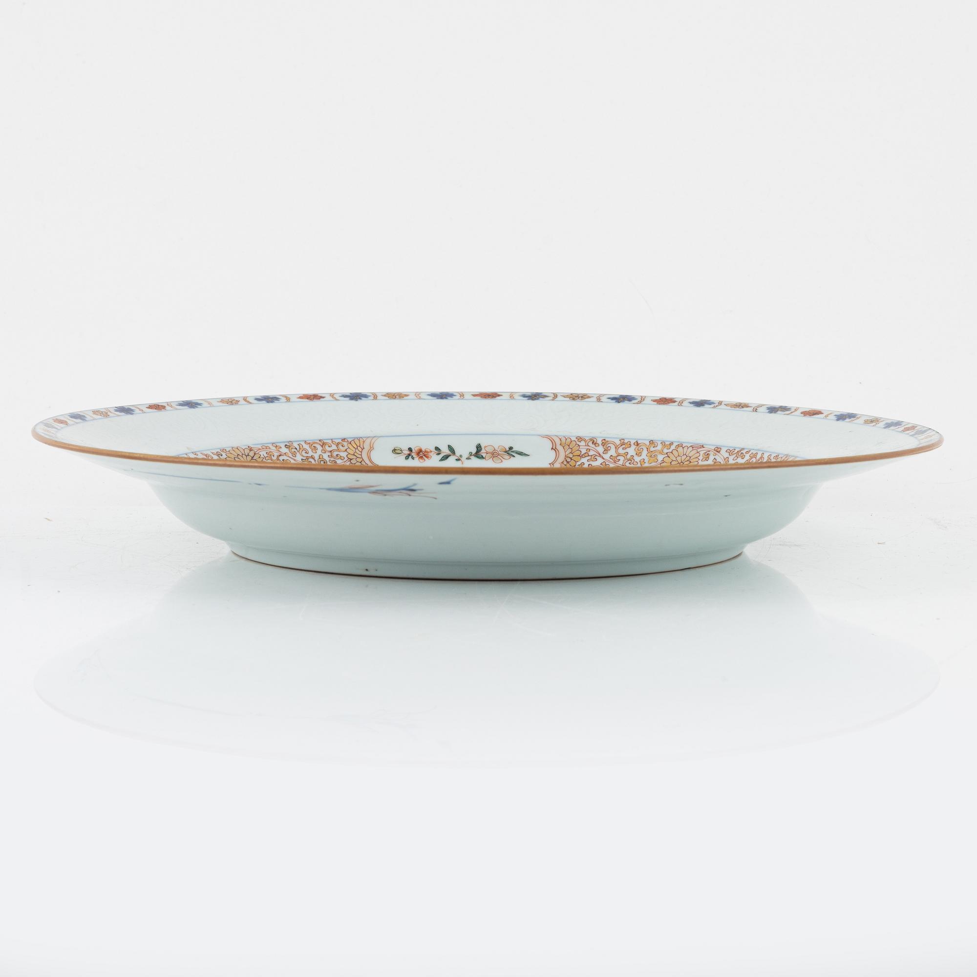 A Chinese Imariverte dish, ealry 20th Century.