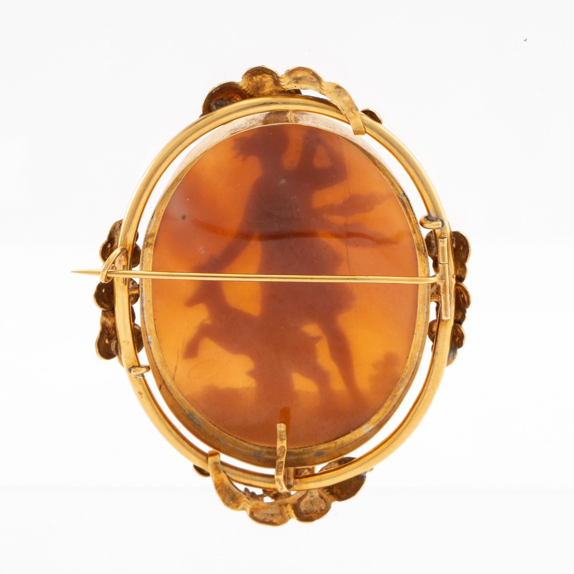 Gustaf Möllenborg, Brooch 18K gold with a carved shell cameo, Stockholm circa 1863.