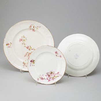 A 100-piece creamware dinner and tea service from Gustafsberg, early 20th Century.