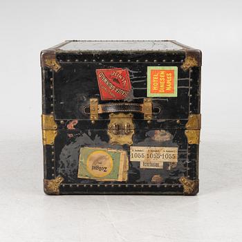 A trunk, 1920s/30s.