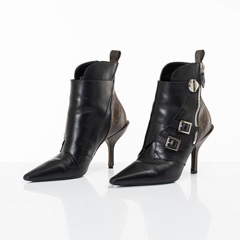 Louis Vuitton, ankle boots, "Monogram Janet Ankle Boots", size 37.