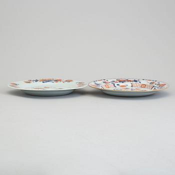 Two Imari export porcelain plates, Qing dynasty, Qianlong (1736-95).