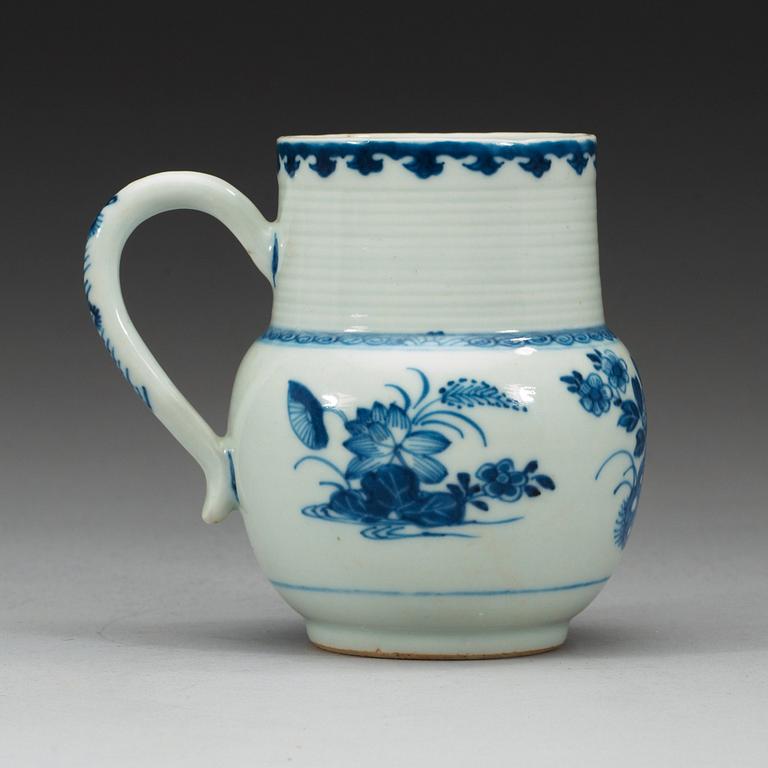 A blue and white can, Qing dynasty Kangxi (1662-1722).